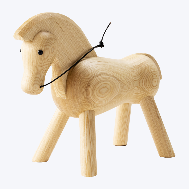 Il design creativo crea ornamenti originali per pony in legno color legno-L